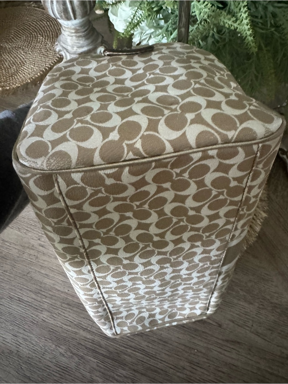LIKE NEW Coach Bag Beige Signature Stripe Dome with Gold Trim - Gorgeous 🌟 - Picture 6 of 9